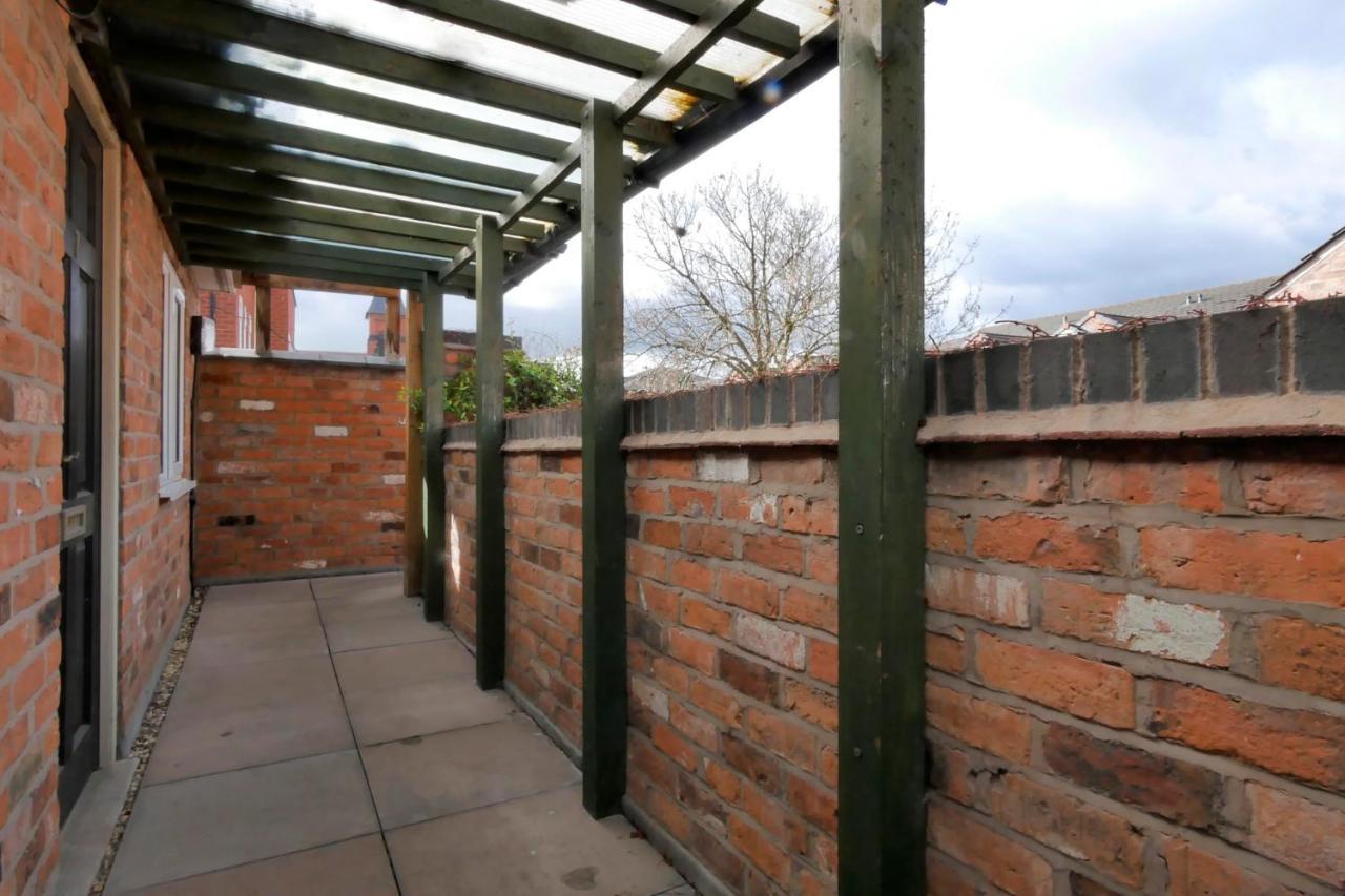 Crewe Short Lets 6 Victoria Court, Crewe Apartment Exterior foto